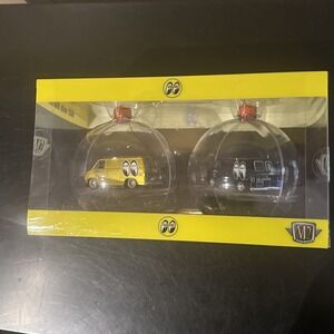 M2 Machines Christmas Ornament 2024  Mooneyes Chevy Van Set New Release
